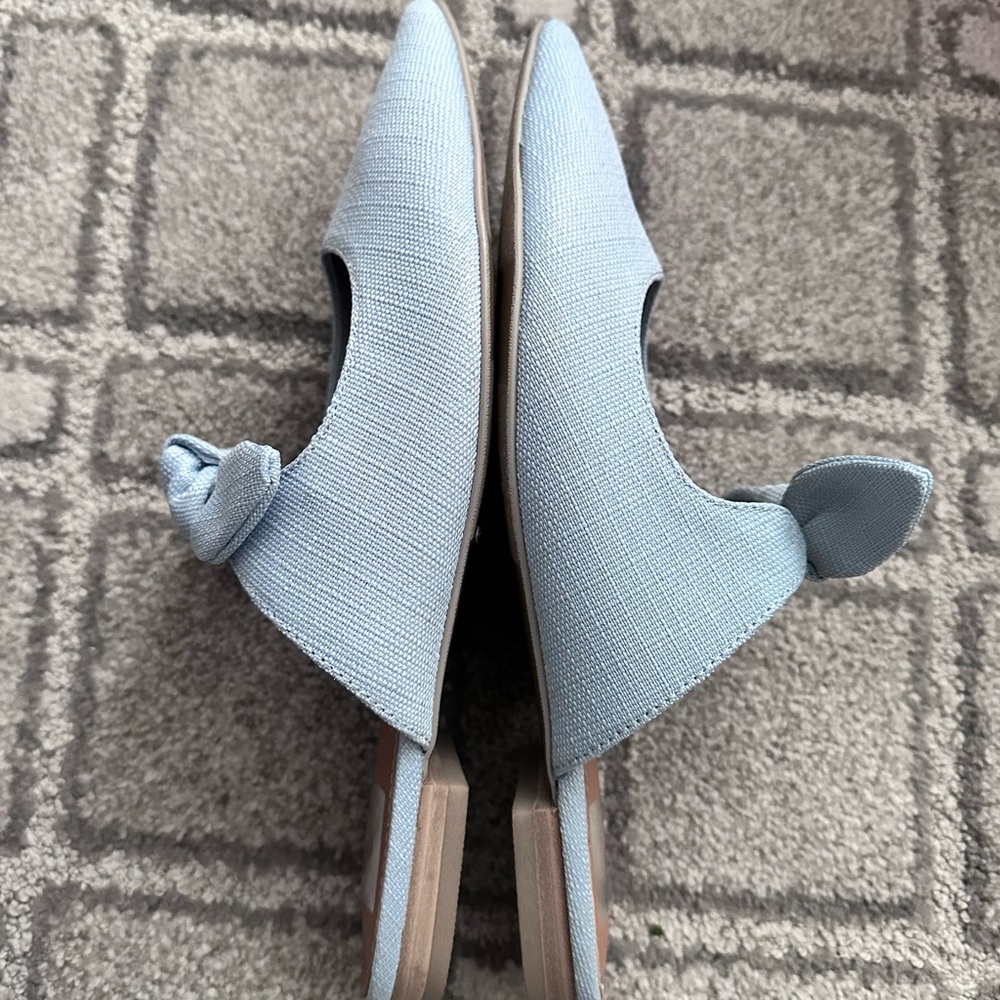 DV by Dolce Vita Sky Blue Knotted Mules - Picture 3 of 5